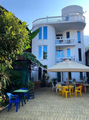  Emiliya Guest House  Гагра